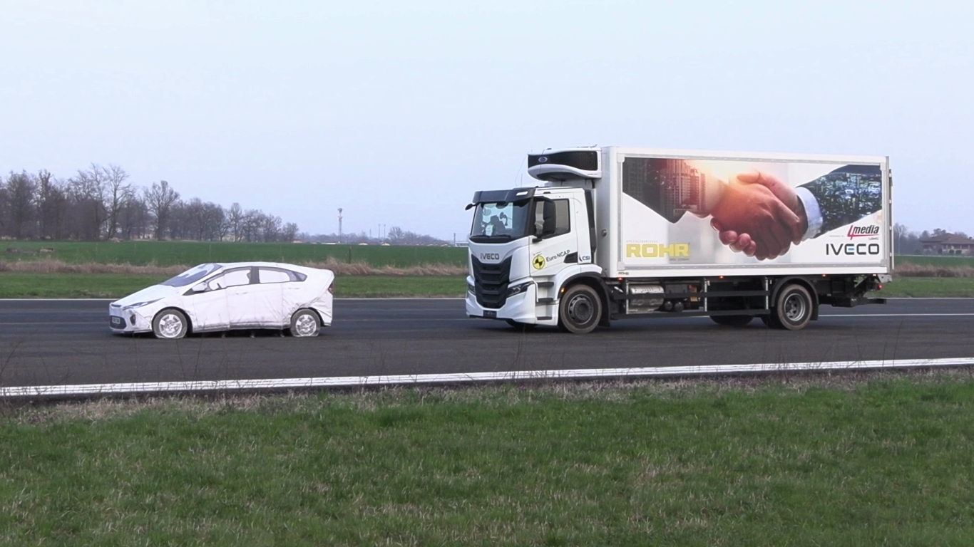Cuma Raih 2 Bintang Euro NCAP, Iveco S-Way 4×2 Jadi Truk Paling Berbahaya di Perkotaan?