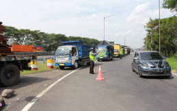 100 Kendaraan 'Terciduk' Melanggar Aturan Muatan di Tol Surabaya-Gempol