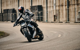 BMW S1000 R Teranyar, Berteknologi Canggih