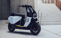 Husqvarna Gandeng Pabrikan Motor Bajaj Rilis Konsep Skutik Listrik