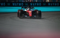 Target Scuderia Ferrari di F1 Miami 2026, Incar Podium Utama