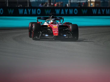 Target Scuderia Ferrari di F1 Miami 2026, Incar Podium Utama