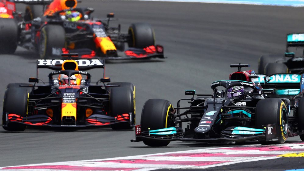 Persaingan Lewis Hamilton dengan Max Verstappen Makin Panas