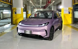 Mobil Listrik Terbaru dengan Fitur Parkir Otomatis Oktober 2026, Parkir Nggak Bakal Nyenggol