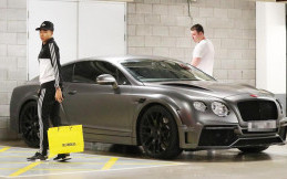 Karier Melesat, Bintang Muda Manchester United Beli Bentley Continental GT