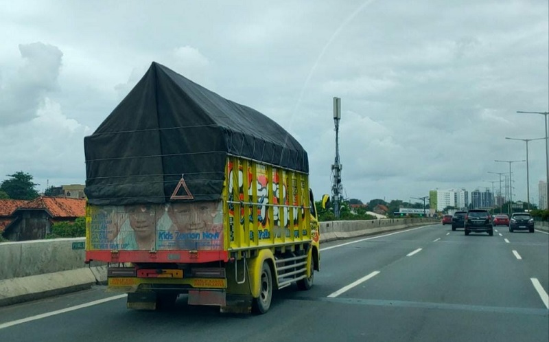 Pemilik Kendaraan Berat Wajib Pilih Ban Sesuai Kondisi Jalan