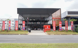 Caroline Resmikan Showroom Terbarunya di Gading Serpong Tangerang