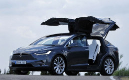Akibat Perang Dagang, Tesla akan Turunkan Harga Mobilnya di Cina