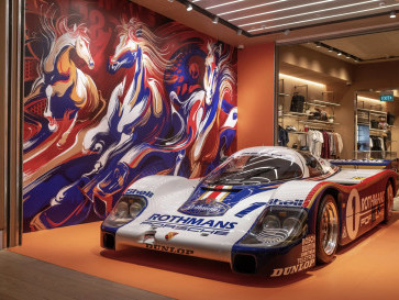 Ketika Legenda Motorsport Porsche 956 Bertemu Seni Imlek
