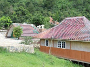 Rumah Kayu Tempat Istirahat Nyaman di Ciherang