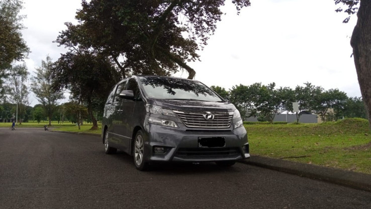 Review Mobil Bekas Toyota Vellfire 2011