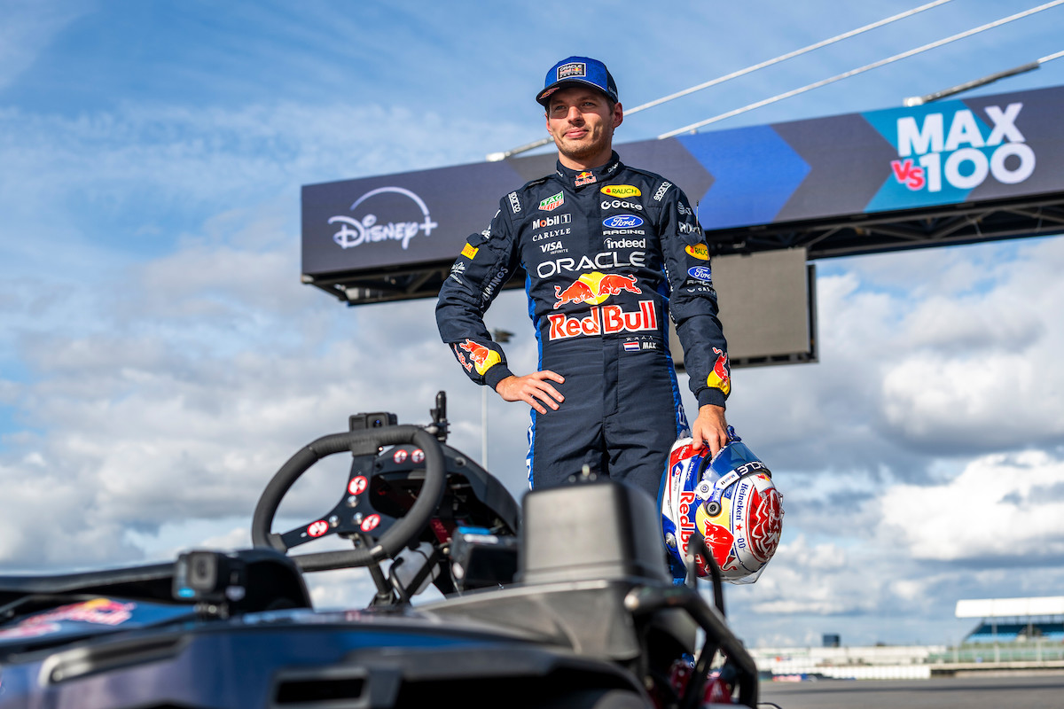 Aksi Spektakuler Max Verstappen Salip 100 Pembalap di Max vs 100