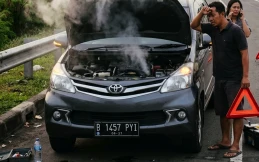 Jangan Panik Saat Mobil Mogok di Jalan, Ikuti Dua Cara Evakuasi yang Tepat