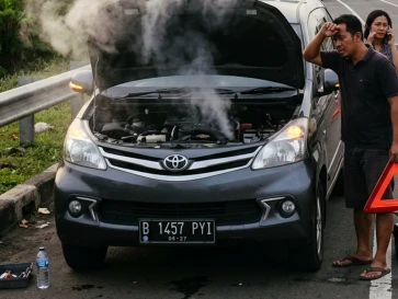 Jangan Panik Saat Mobil Mogok di Jalan, Ikuti Dua Cara Evakuasi yang Tepat