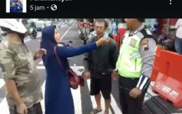 Power Of Emak-Emak, Ditilang Malah Gigit Tangan Polisi