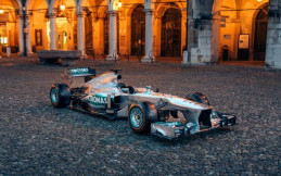 Mobil Mercedes AMG Petronas Pertama Lewis Hamilton Dilelang
