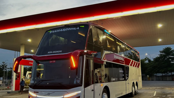 2 Bus Doble Decker PO Mahardhika Buatan Karoseri Adiputro Meluncur