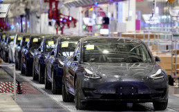 Cara Tesla Atasi Langkanya Chip Semikonduktor