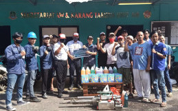 Bridgestone Beri Bantuan Sembako ke Warga Terdampak Covid-19 di Karawang