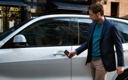 BMW Bersama Produsen Ponsel Kembangkan Kunci Mobil Digital