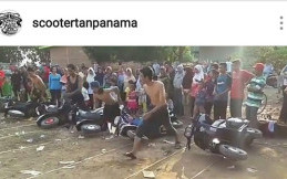 Keren, Lomba 17-an Ala Anak Vespa Ini Unik Banget