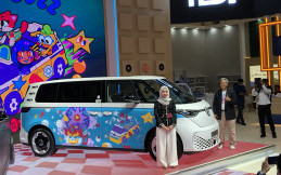 Volkswagen Tampilkan ID. Buzz Nyentrik, Bodinya Dilukis oleh Seniman