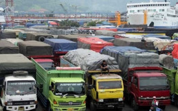 Pelopor Keselamatan, Menhub Terima Penghargaan Dari Asosiasi Pengusaha Truk Indonesia