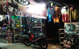 Berburu  Aksesoris Motor di Shinta Motor