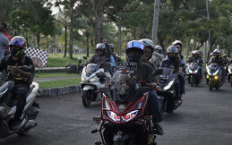500 Anggota Honda PCX Club Indonesia (HPCI) Padati Pantai Pangandaran 