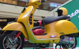 Vespa Piaggio GTS 150 Limited Edition Meluncur