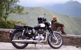 Fotografer Ini Nikmati Perjalanan Jakarta - Yogyakarta Pakai Royal Enfield