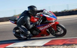 Honda CBR500R Four Punya E-Clutch, Pindah Gigi Tanpa Tarik Kopling
