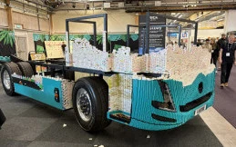 Pertama di Dunia! Truk Listrik Volvo FH Aero Dibangun Dengan 1 Juta Balok LEGO, Bisa Dikendarai!