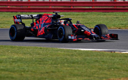 Red Bull Racing Debut RB15 dan Pembalap Muda