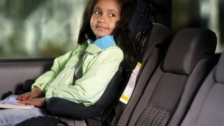 Cara Supaya Anak Tidak Mabuk di Mobil 