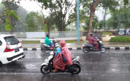 Motor Mogok Kena Banjir? Ini Tipsnya