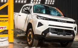 Toyota Hilux BEV Catatkan Lima Bintang Uji ANCAP, Tertinggi di Kelasnya