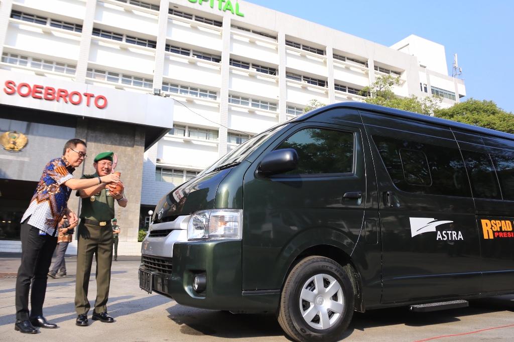 Astra Serahkan 5 Toyota HiAce Untuk Rumah Sakit Angkatan Darat