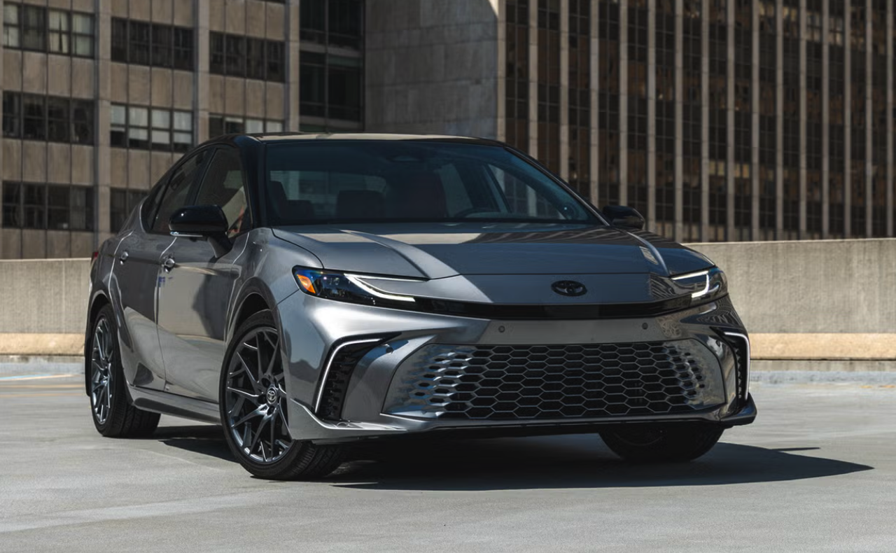 Toyota Camry Hybrid Kena Recall, Ada 51.644 Unit yang Bermasalah