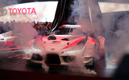 Toyota Supra Meluncur Dalam Versi Balap