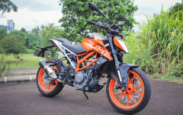 Test Ride - KTM Duke 390, Street Fighter Rasa Supermoto