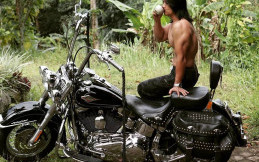 Agung Hercules Dengan Motor Kesayangannya