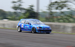 Umar Basalamah Injak Podium Pertama di Kelas Super Touring Car Race