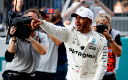 Video Lewis Hamilton Bikin Wanita Cantik Ini Gemetaran