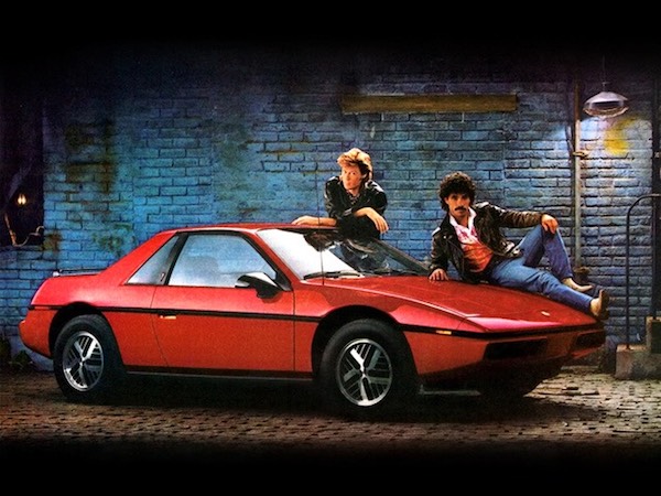 Mengenal Pontiac Fiero, Mobil Produksi Massal Amerika Pertama yang Menggunakan Mid Engine