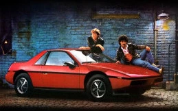 Mengenal Pontiac Fiero, Mobil Produksi Massal Amerika Pertama yang Menggunakan Mid Engine