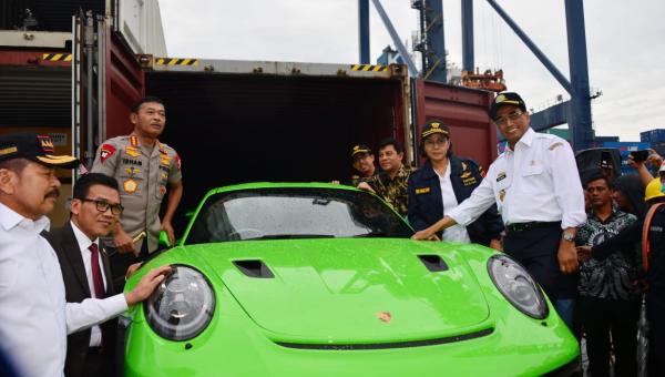  Menhub Siapkan Langkah Cegah Masuknya Kendaraan Mewah Ilegal
