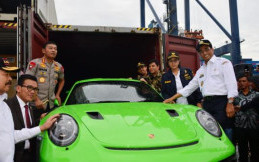  Menhub Siapkan Langkah Cegah Masuknya Kendaraan Mewah Ilegal