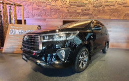 Galeri Detil Toyota Innova Heritage Edition Kolaborasi Iwan Tirta
