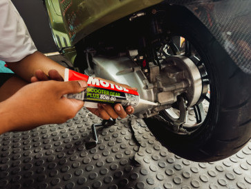 Motul Scooter Gear Plus 80W-90, Oli Gardan Berkualitas Technosynthese
